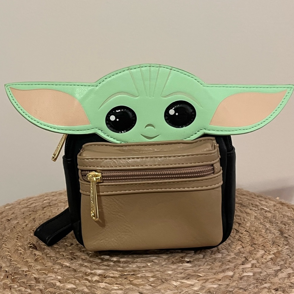NWT! Star Wars Loungefly Grogu Wristlet